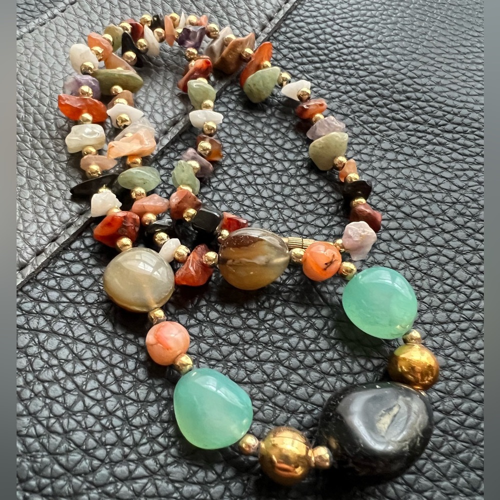Vintage Stone and Chip Beaded Necklace with Gold Tone Spacer Beads 18”